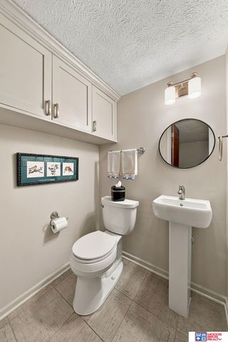 6621 Park Crest Court, Lincoln, NE 68506