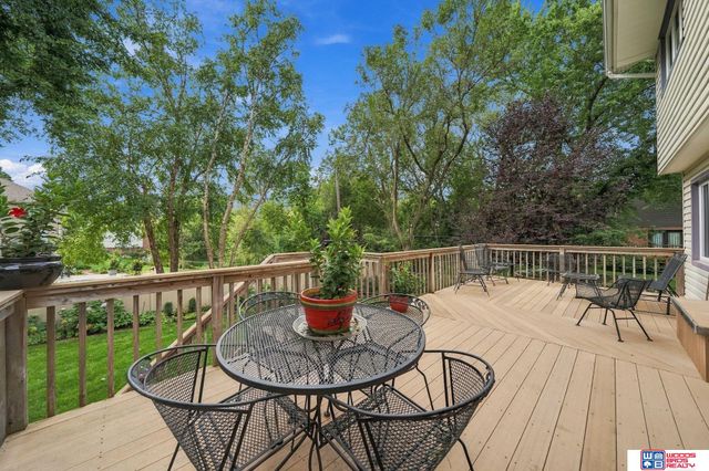 6621 Park Crest Court, Lincoln, NE 68506