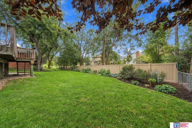 6621 Park Crest Court, Lincoln, NE 68506