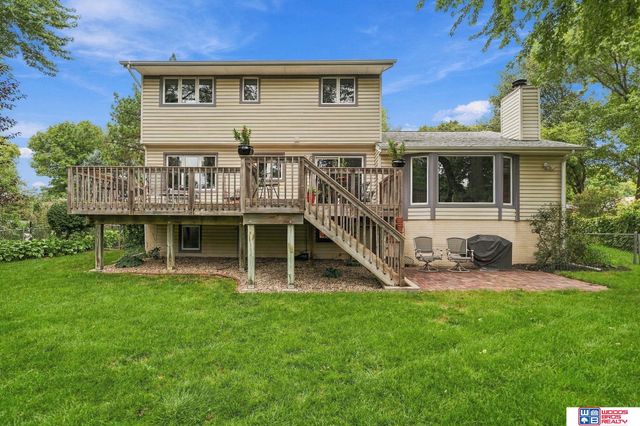 6621 Park Crest Court, Lincoln, NE 68506