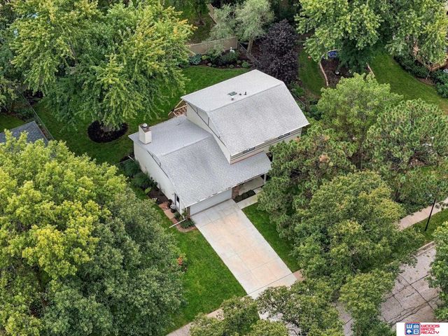 6621 Park Crest Court, Lincoln, NE 68506