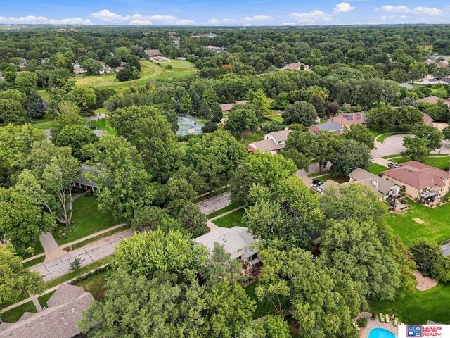 6621 Park Crest Court, Lincoln, NE 68506