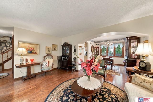 6621 Park Crest Court, Lincoln, NE 68506