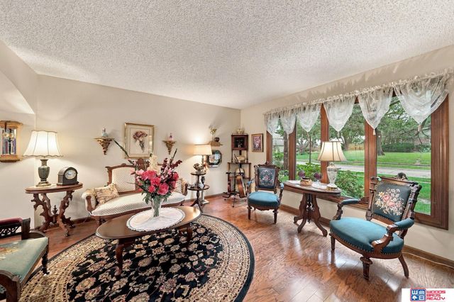 6621 Park Crest Court, Lincoln, NE 68506