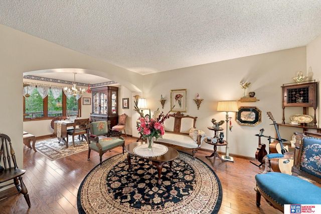 6621 Park Crest Court, Lincoln, NE 68506
