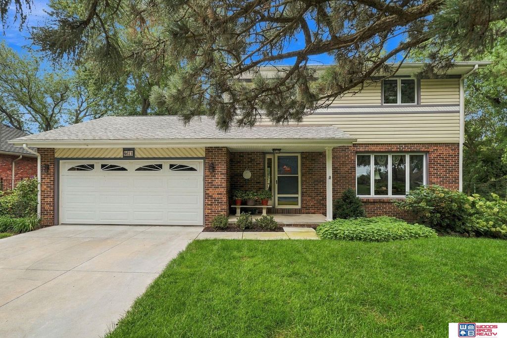 6621 Park Crest Court, Lincoln, NE 68506