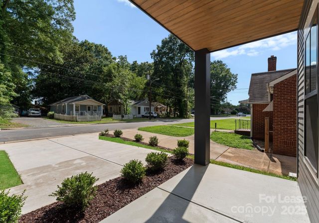 2008 St John Street, Charlotte, NC 28216