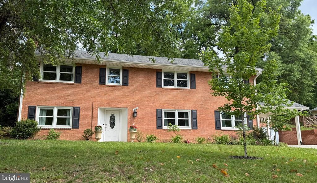 1800 COURTLAND RD, Alexandria, VA 22306