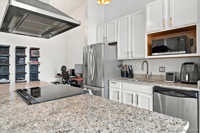 6533 E Jefferson Avenue 601T, Detroit, MI 48207