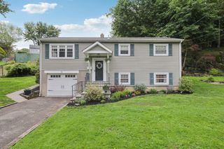 32 Meadow Road, Montrose, NY 10567