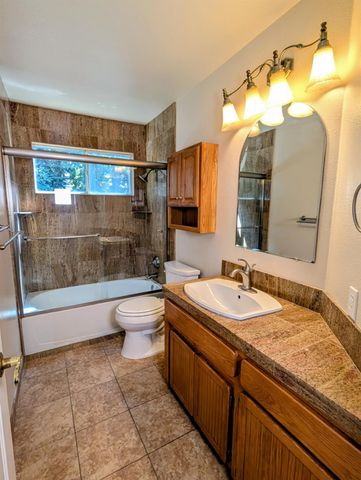 1773 E Goshen Avenue, Fresno, CA 93720