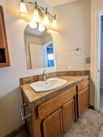 1773 E Goshen Avenue, Fresno, CA 93720