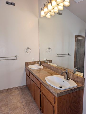 1773 E Goshen Avenue, Fresno, CA 93720