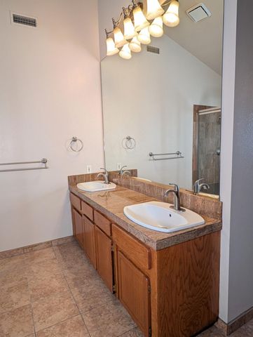 1773 E Goshen Avenue, Fresno, CA 93720