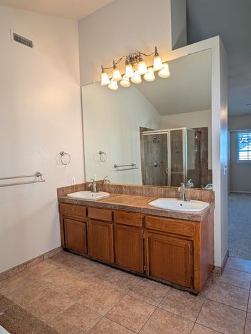 1773 E Goshen Avenue, Fresno, CA 93720