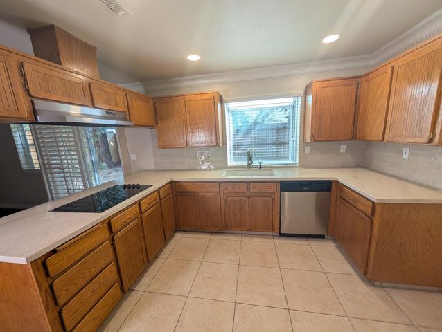 1773 E Goshen Avenue, Fresno, CA 93720