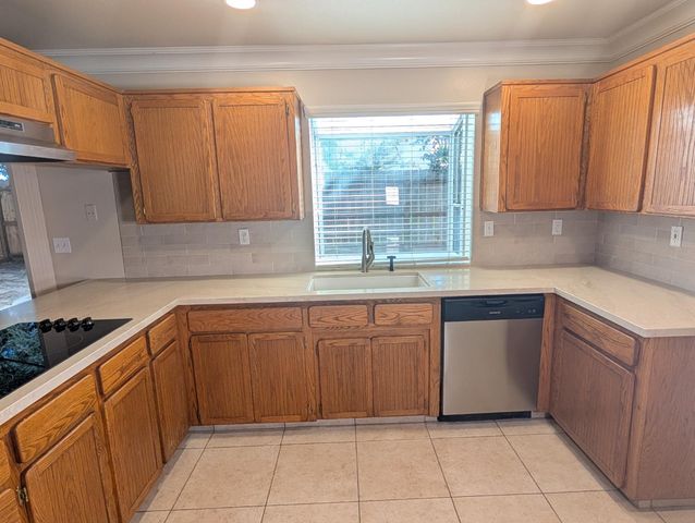 1773 E Goshen Avenue, Fresno, CA 93720