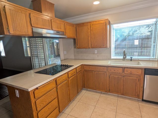 1773 E Goshen Avenue, Fresno, CA 93720