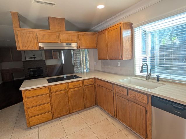 1773 E Goshen Avenue, Fresno, CA 93720