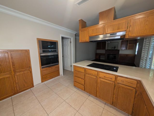 1773 E Goshen Avenue, Fresno, CA 93720