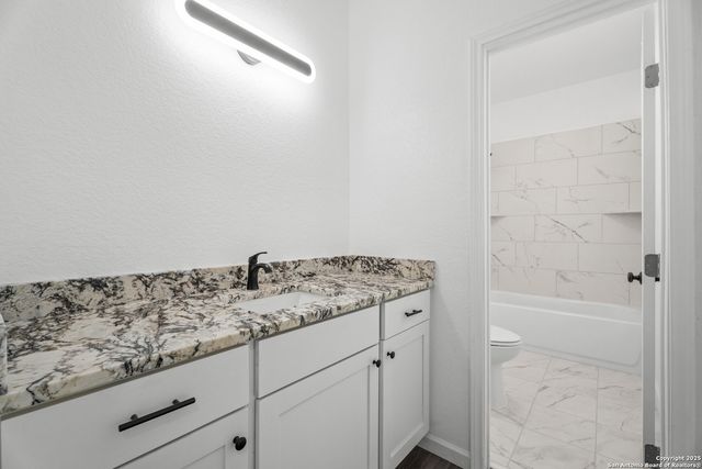 1734 Blueridge Dr, Canyon Lake, TX 78133