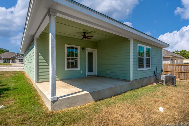 1734 Blueridge Dr, Canyon Lake, TX 78133