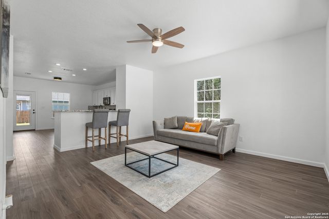 1734 Blueridge Dr, Canyon Lake, TX 78133