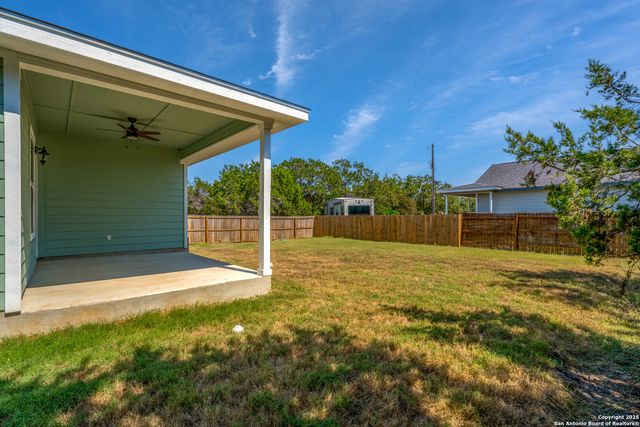 1734 Blueridge Dr, Canyon Lake, TX 78133