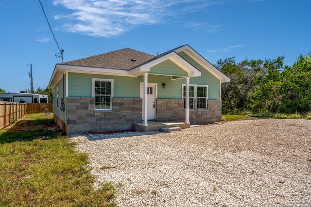 1734 Blueridge Dr, Canyon Lake, TX 78133