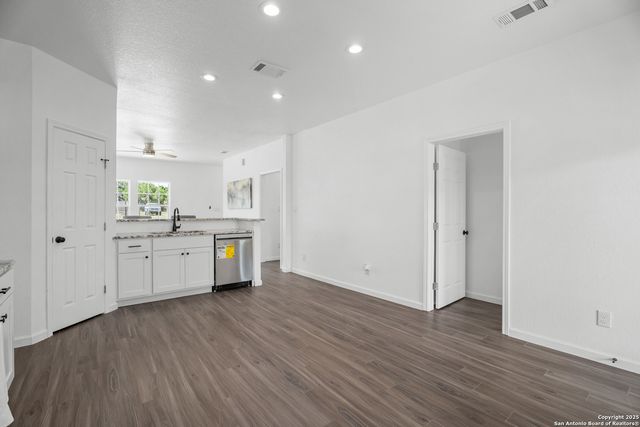 1734 Blueridge Dr, Canyon Lake, TX 78133
