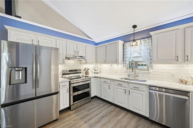 111 Pine Hill Drive, Clemmons, NC 27012