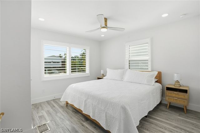 270 Dundee RD, Fort Myers Beach, FL 33931