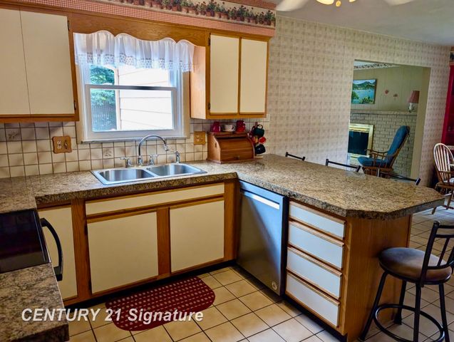 5171 Kenora Drive, Saginaw, MI 48604