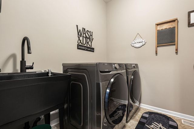 2400 Dowling Street, Valparaiso, IN 46385