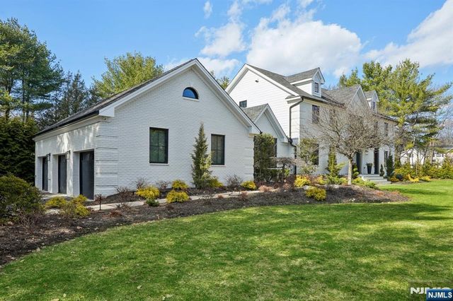 388 Freemans Lane, Franklin Lakes, NJ 07417
