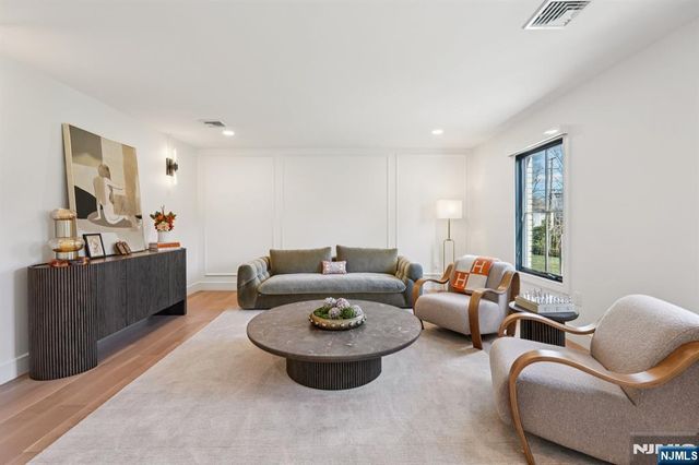 388 Freemans Lane, Franklin Lakes, NJ 07417