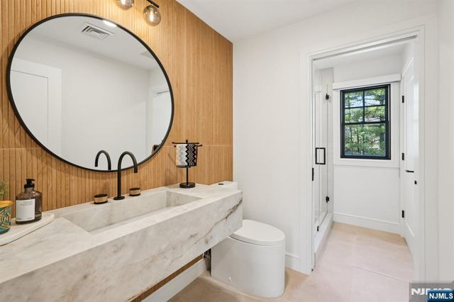 388 Freemans Lane, Franklin Lakes, NJ 07417