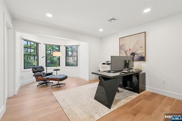 388 Freemans Lane, Franklin Lakes, NJ 07417