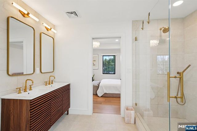 388 Freemans Lane, Franklin Lakes, NJ 07417