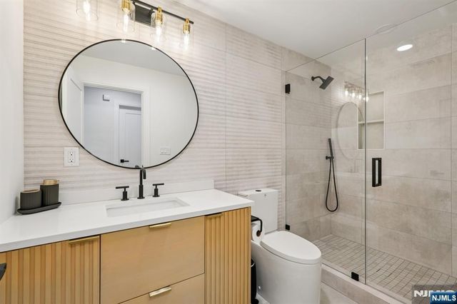 388 Freemans Lane, Franklin Lakes, NJ 07417
