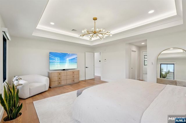 388 Freemans Lane, Franklin Lakes, NJ 07417