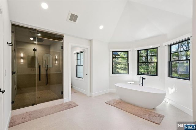 388 Freemans Lane, Franklin Lakes, NJ 07417
