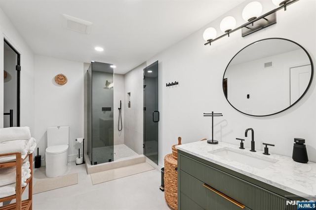 388 Freemans Lane, Franklin Lakes, NJ 07417