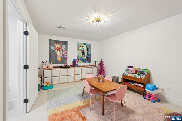 388 Freemans Lane, Franklin Lakes, NJ 07417