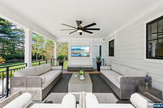 388 Freemans Lane, Franklin Lakes, NJ 07417
