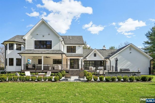 388 Freemans Lane, Franklin Lakes, NJ 07417