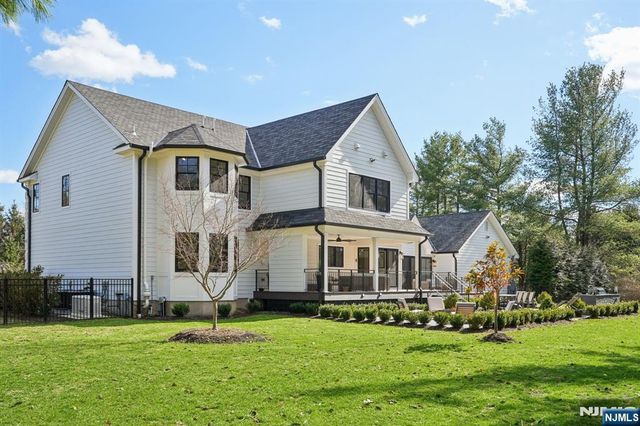 388 Freemans Lane, Franklin Lakes, NJ 07417