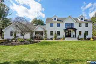 388 Freemans Lane, Franklin Lakes, NJ 07417