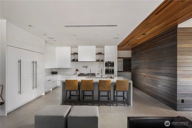9810 SE Shoreland Drive, Bellevue, WA 98004