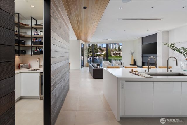 9810 SE Shoreland Drive, Bellevue, WA 98004